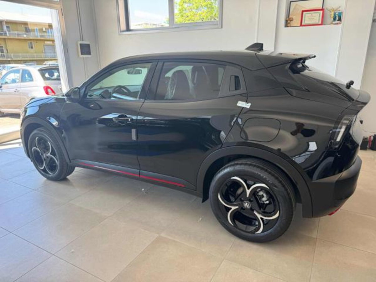 Alfa Romeo Junior 1.2 ibrida Speciale 145cv edct6 (7)