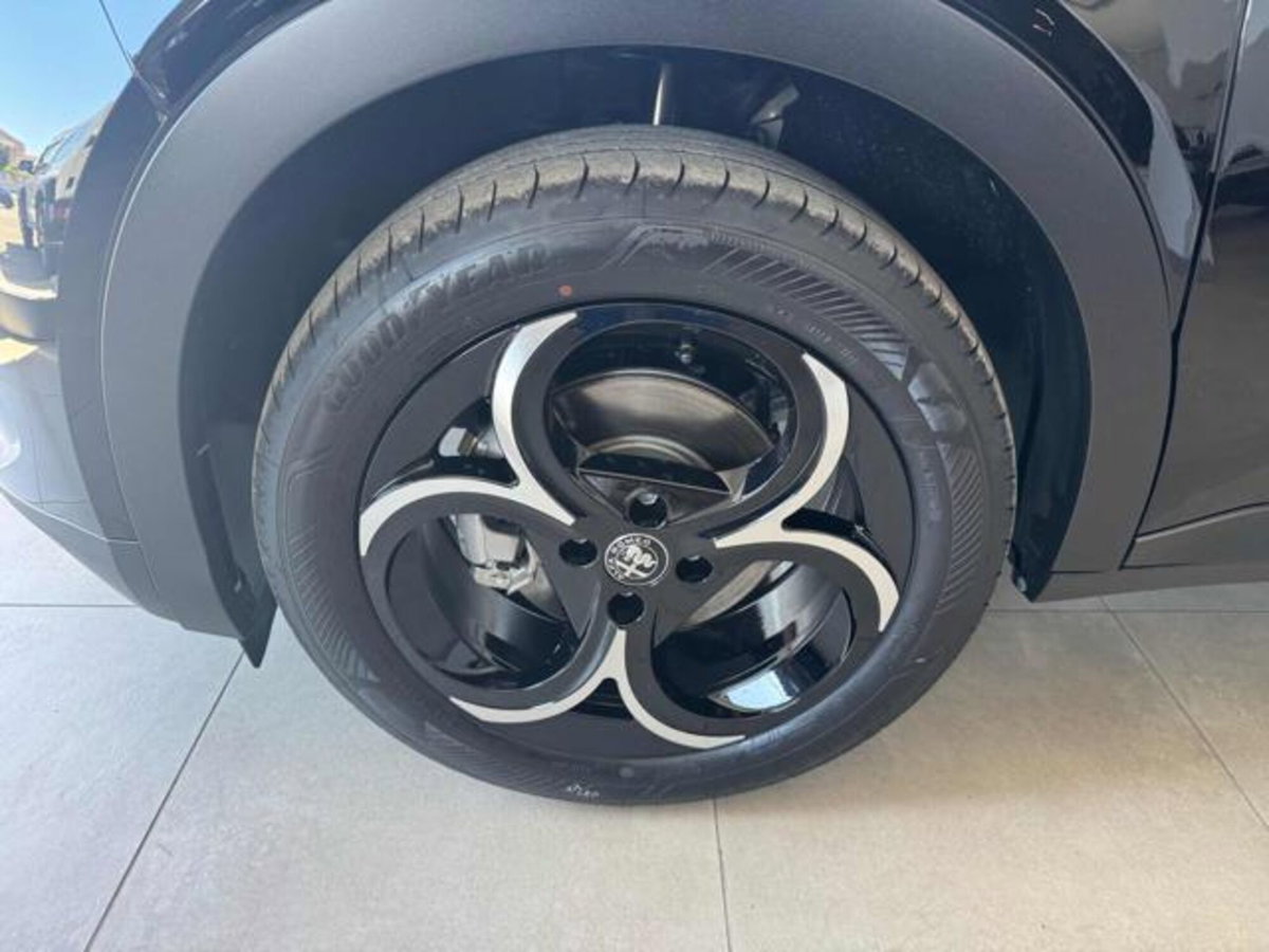 Alfa Romeo Junior 1.2 ibrida Speciale 145cv edct6 (8)