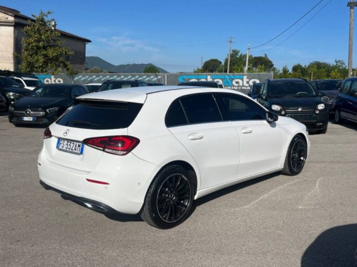 Mercedes-Benz Classe A Sedan 180 d Automatic 4p. Premium (4)