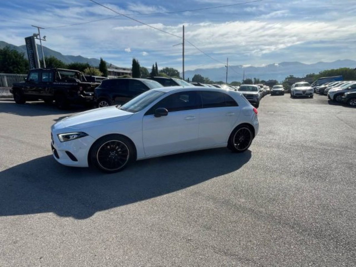 Mercedes-Benz Classe A Sedan 180 d Automatic 4p. Premium (8)