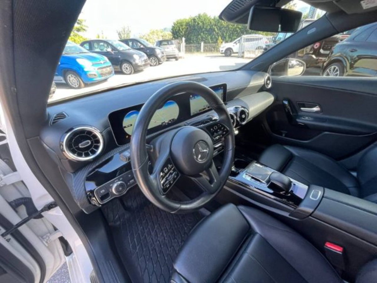 Mercedes-Benz Classe A Sedan 180 d Automatic 4p. Premium (9)