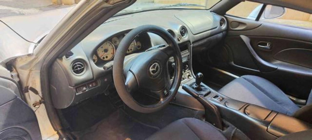 Mazda MX-5 1.6i 16V cat (9)