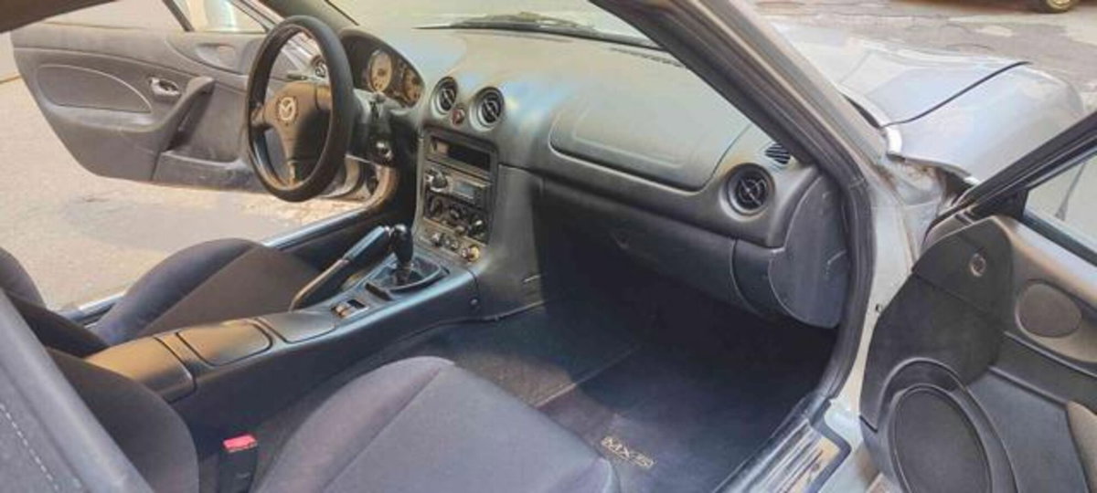 Mazda MX-5 1.6i 16V cat (11)