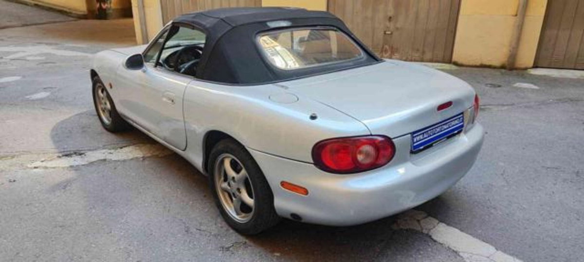 Mazda MX-5 1.6i 16V cat (6)