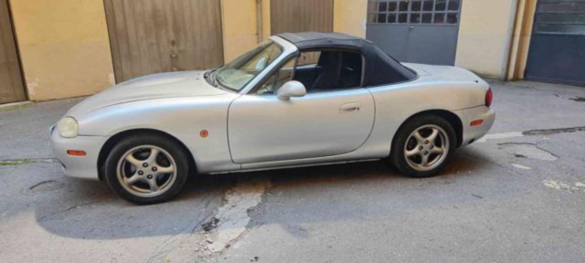Mazda MX-5 1.6i 16V cat (7)