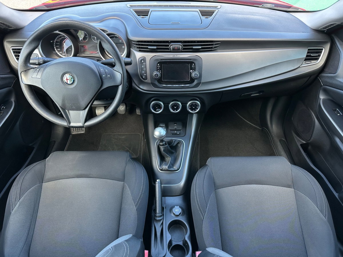 Alfa Romeo Giulietta 1.6 JTDm-2 Distinctive (6)
