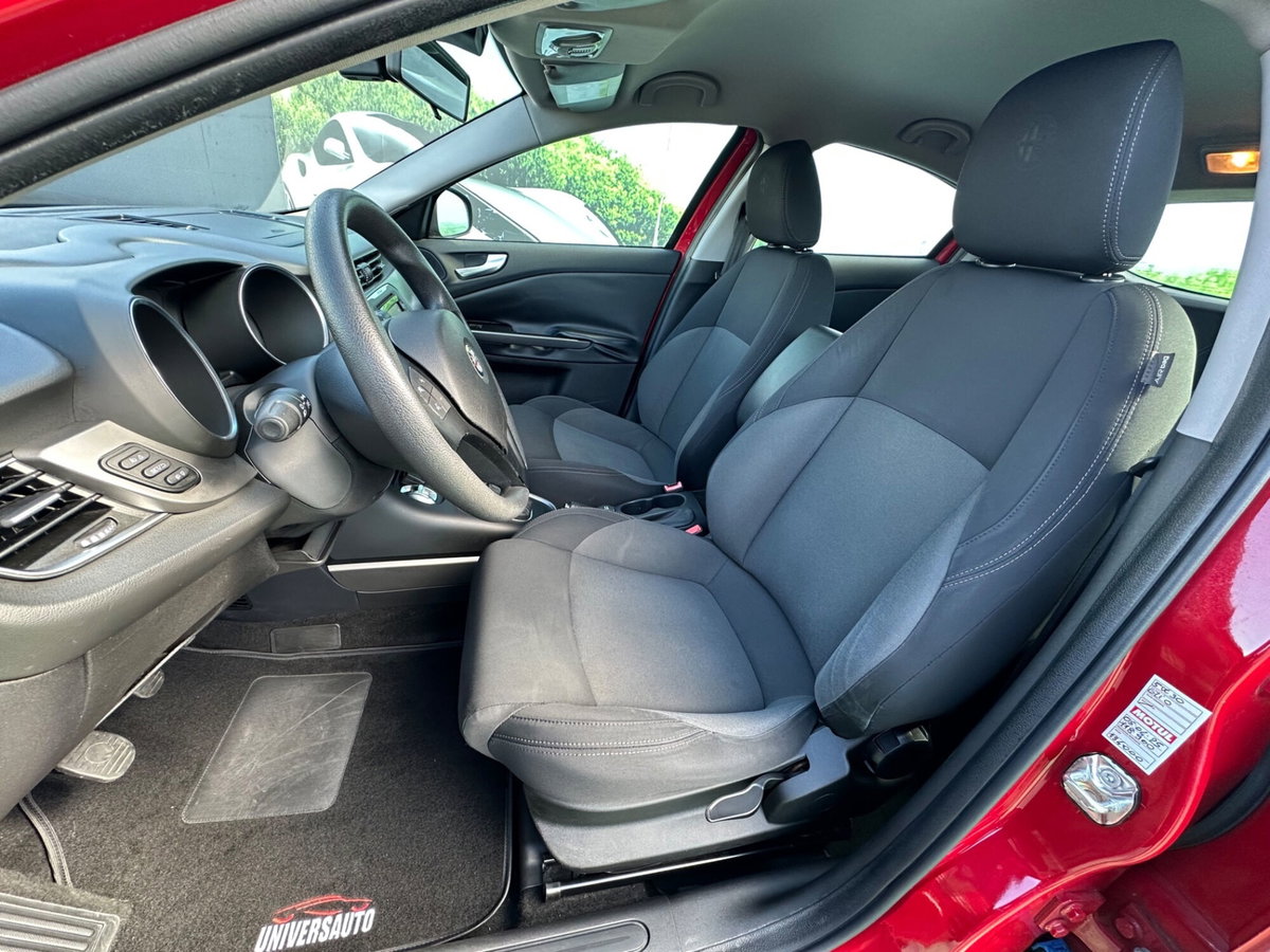 Alfa Romeo Giulietta 1.6 JTDm-2 Distinctive (7)