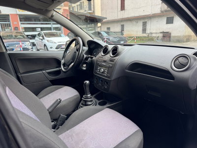 Ford Fiesta 1.4 TDCi 5p. Ghia (11)