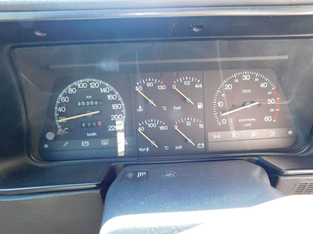 Lancia Thema turbodiesel LS (18)