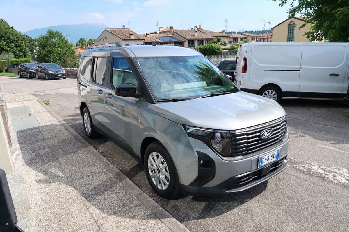 Ford Tourneo Courier 1.0 EcoBoost 100 CV Titanium (2)