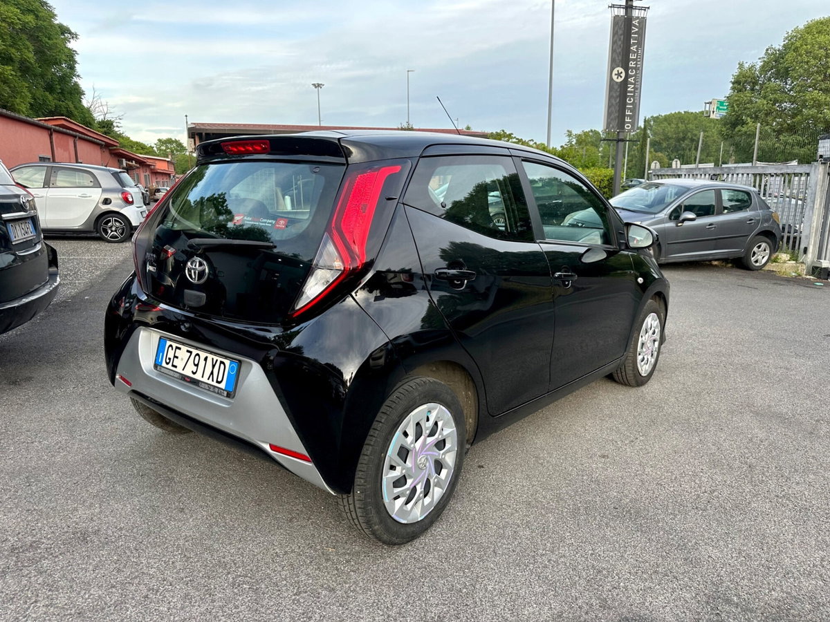 Toyota Aygo Connect 1.0 VVT-i 72 CV 5 porte x-play (11)
