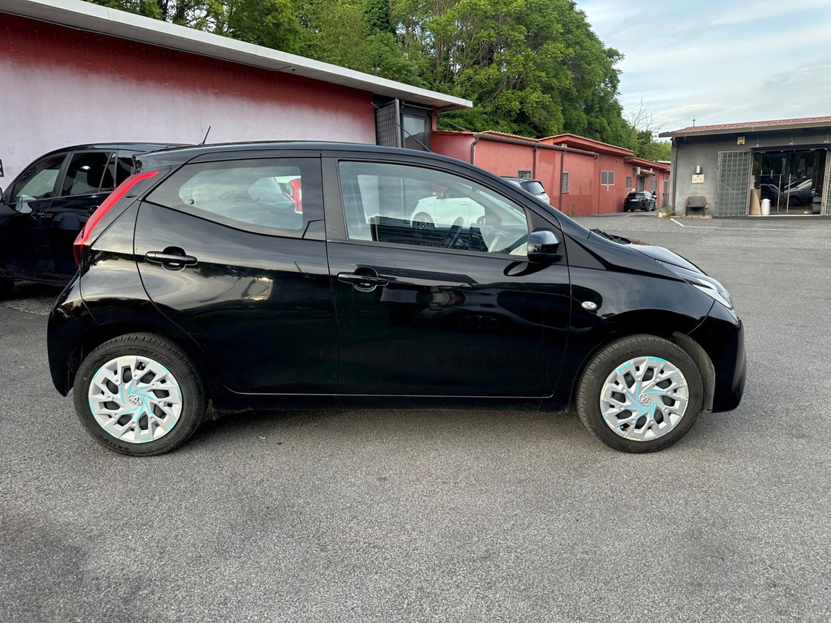 Toyota Aygo Connect 1.0 VVT-i 72 CV 5 porte x-play (12)