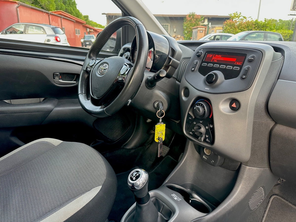 Toyota Aygo Connect 1.0 VVT-i 72 CV 5 porte x-play (4)