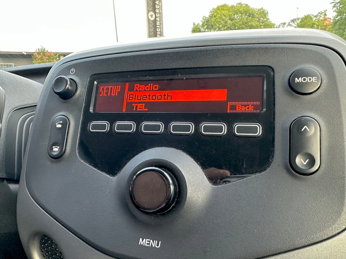 Toyota Aygo Connect 1.0 VVT-i 72 CV 5 porte x-play (6)