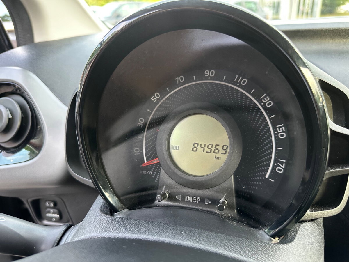 Toyota Aygo Connect 1.0 VVT-i 72 CV 5 porte x-play (7)