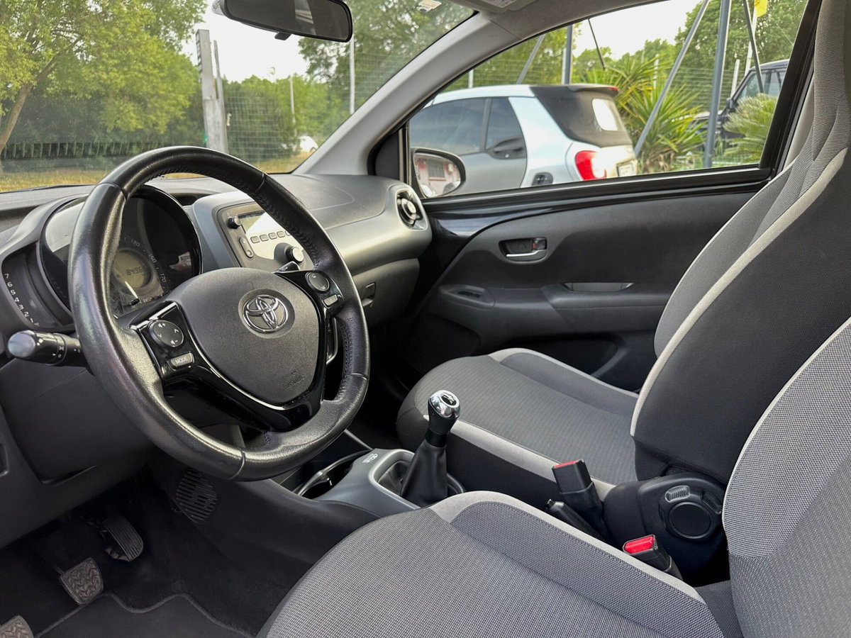 Toyota Aygo Connect 1.0 VVT-i 72 CV 5 porte x-play (8)