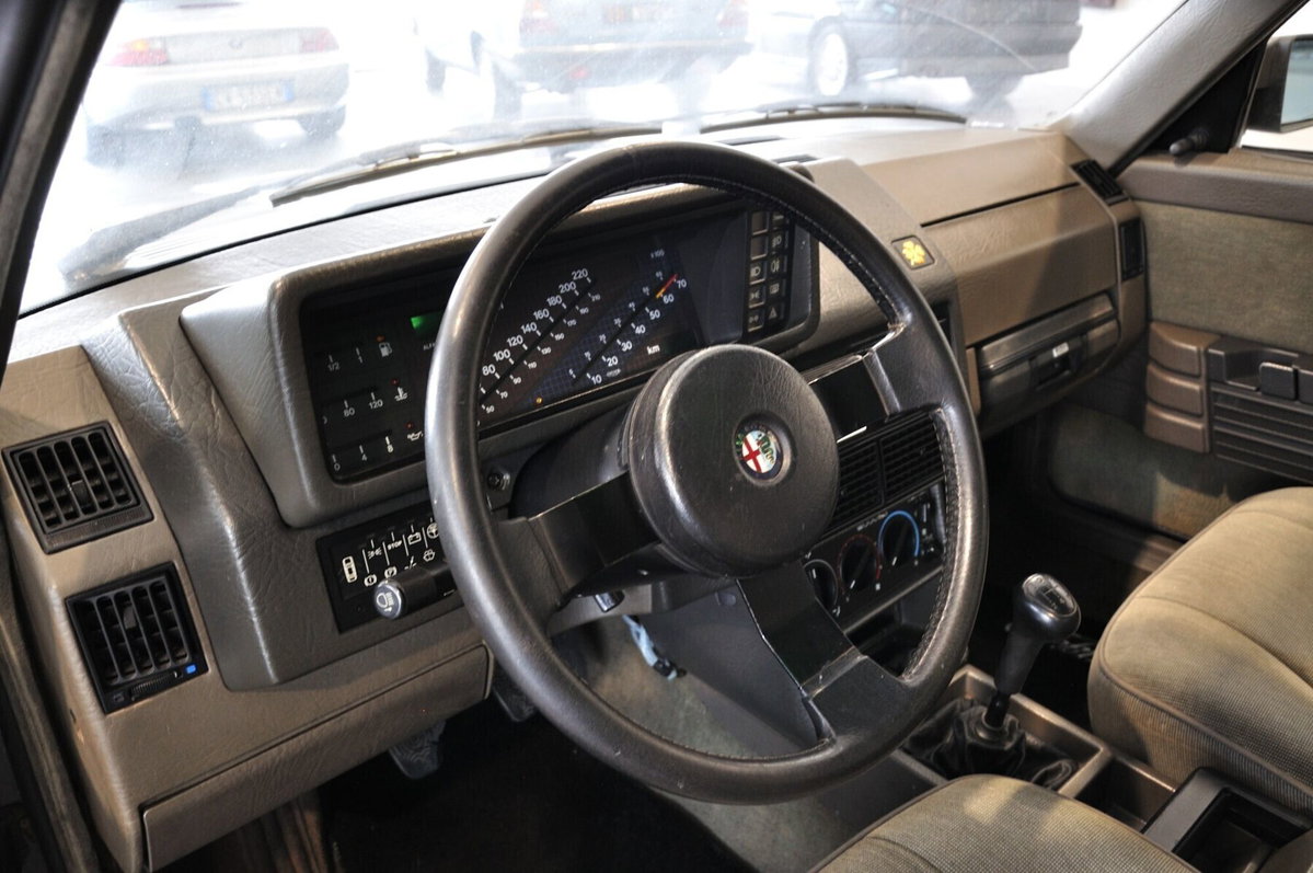 Alfa Romeo Alfa 90 2.5i Quadrifoglio Oro (12)