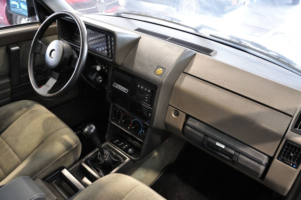 Alfa Romeo Alfa 90 2.5i Quadrifoglio Oro (15)
