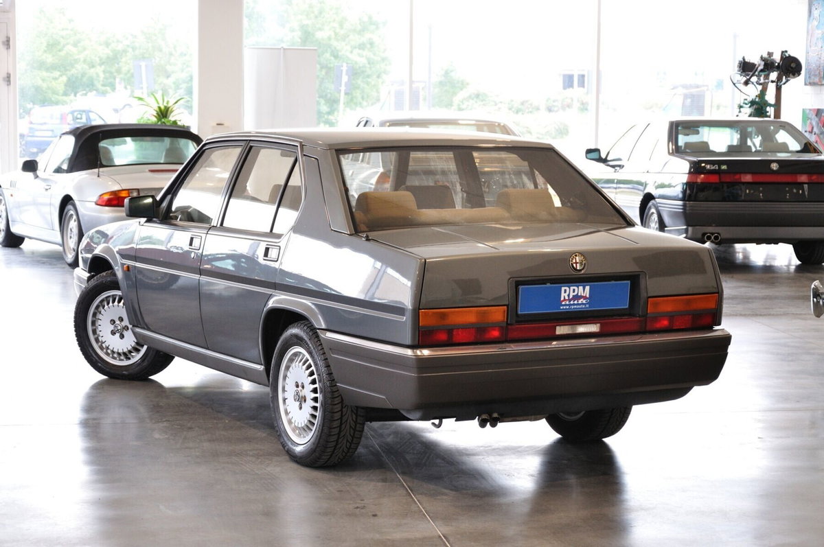 Alfa Romeo Alfa 90 2.5i Quadrifoglio Oro (2)