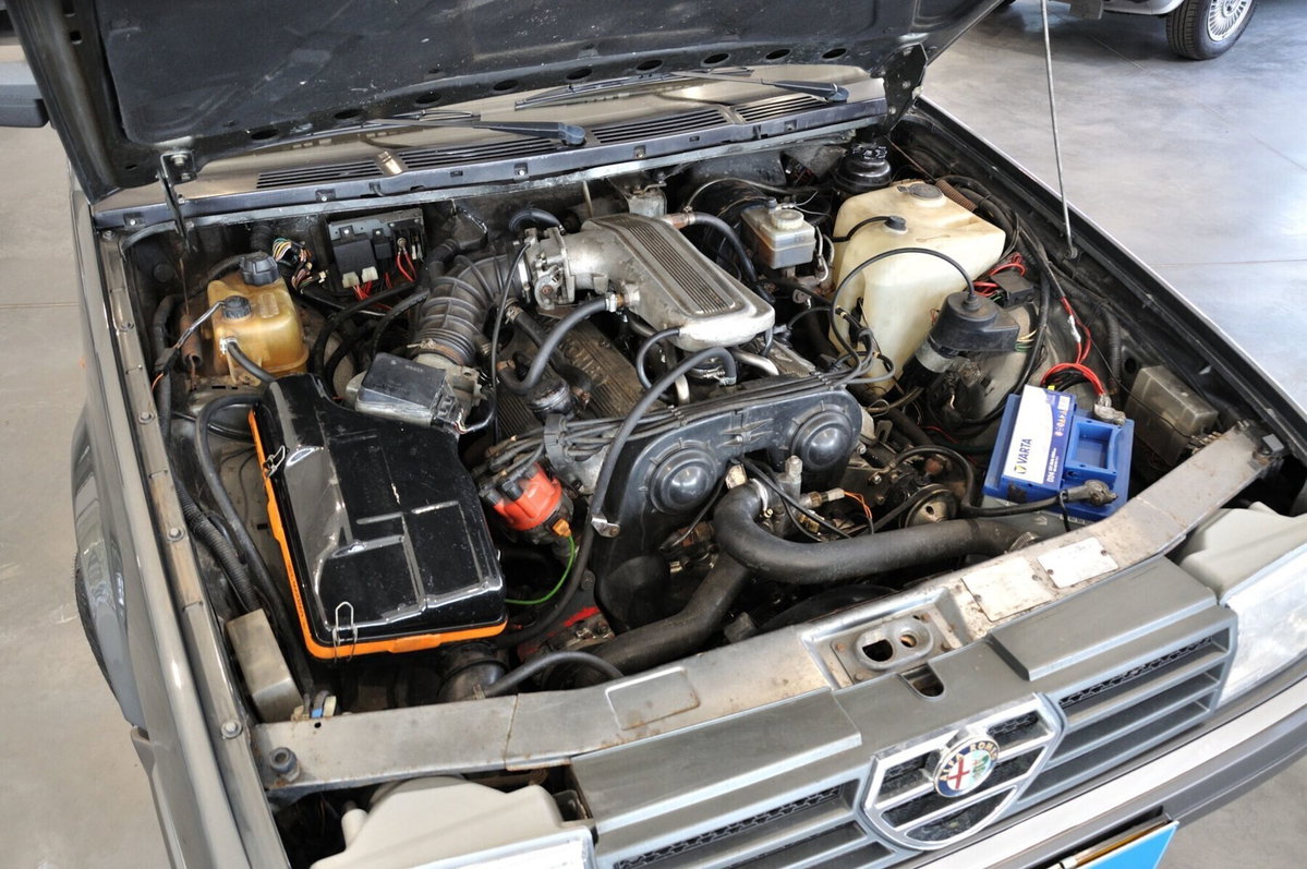 Alfa Romeo Alfa 90 2.5i Quadrifoglio Oro (8)