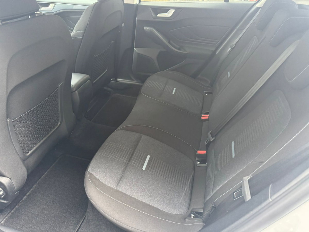 Ford Focus 1.0 EcoBoost Hybrid 125 CV Powershift 5p. Active X (12)