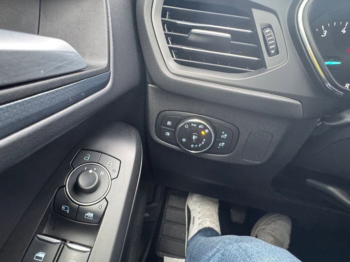 Ford Focus 1.0 EcoBoost Hybrid 125 CV Powershift 5p. Active X (14)