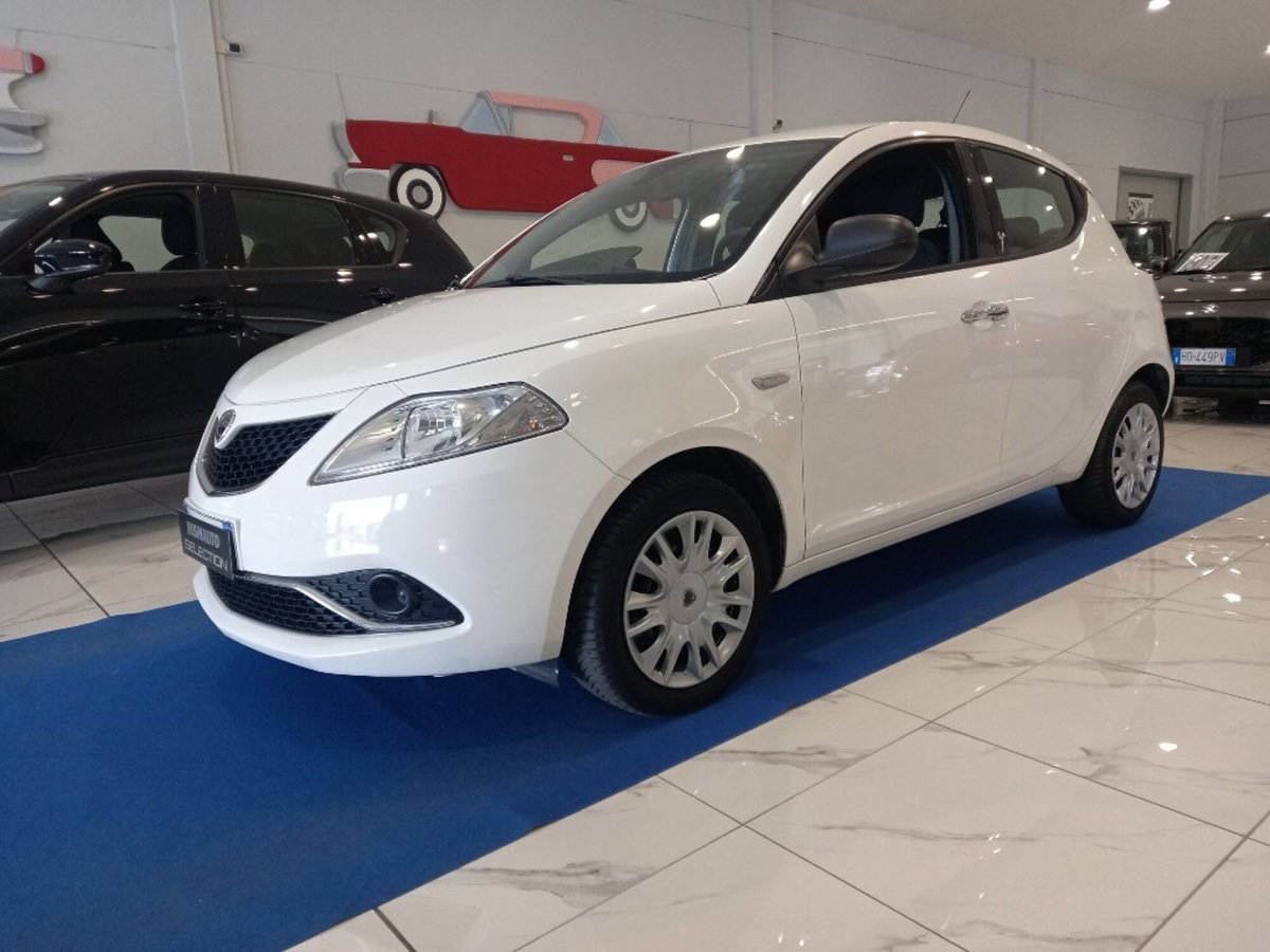 Lancia Ypsilon 1.2 69 CV 5 porte Silver
