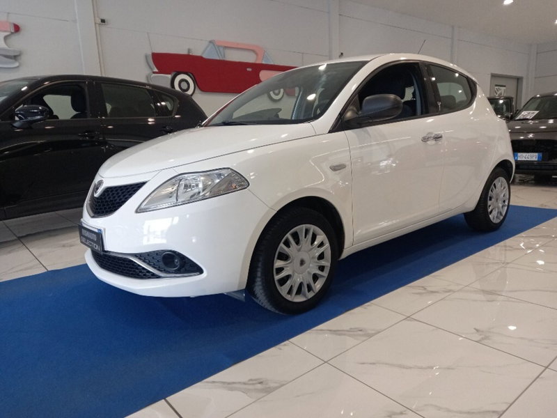 Lancia Ypsilon 1.2 69 CV 5 porte Silver