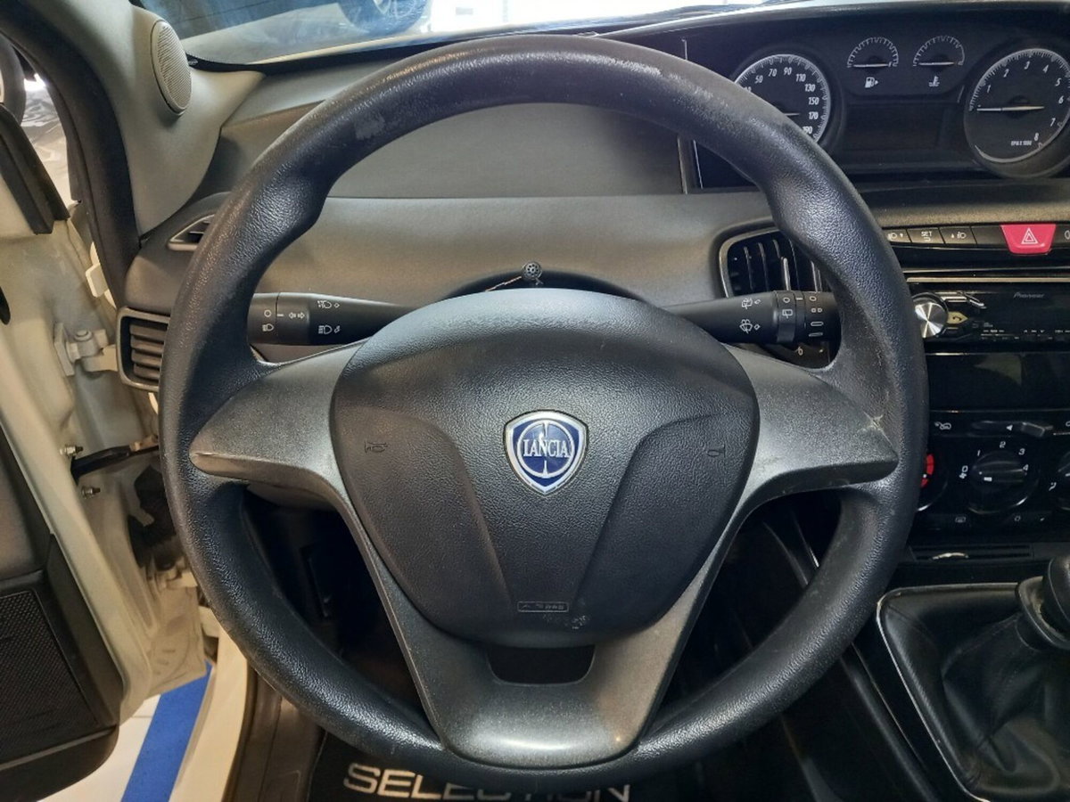 Lancia Ypsilon 1.2 69 CV 5 porte Silver (10)