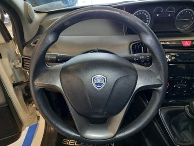 Lancia Ypsilon 1.2 69 CV 5 porte Silver (10)