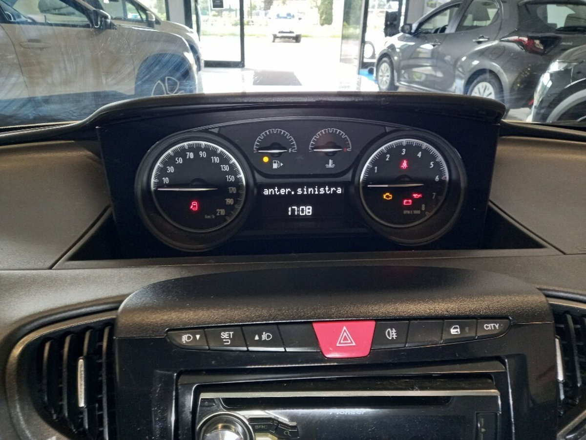 Lancia Ypsilon 1.2 69 CV 5 porte Silver (11)