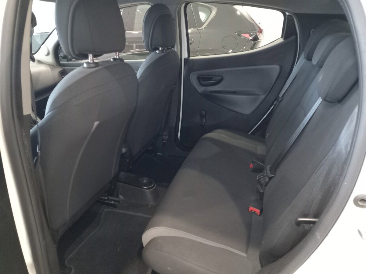 Lancia Ypsilon 1.2 69 CV 5 porte Silver (13)