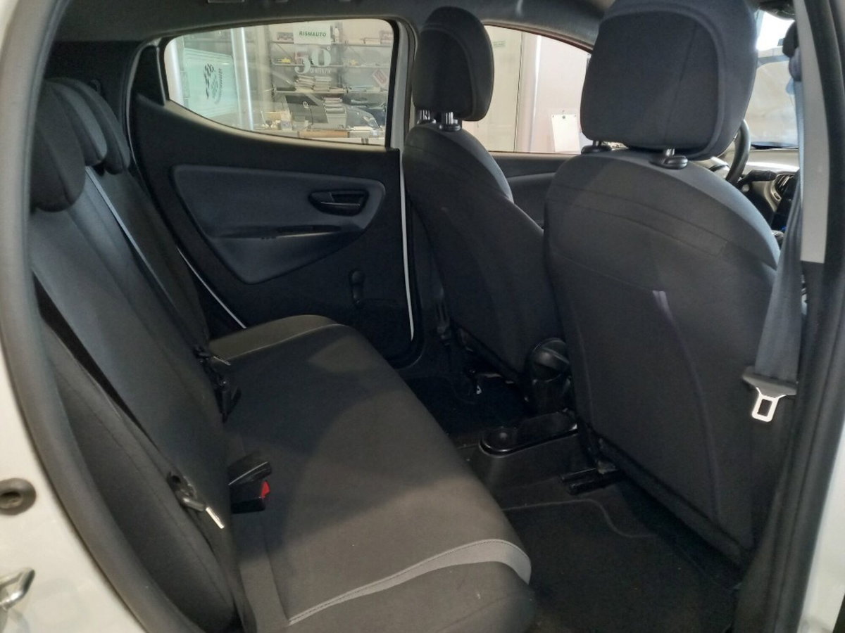 Lancia Ypsilon 1.2 69 CV 5 porte Silver (15)