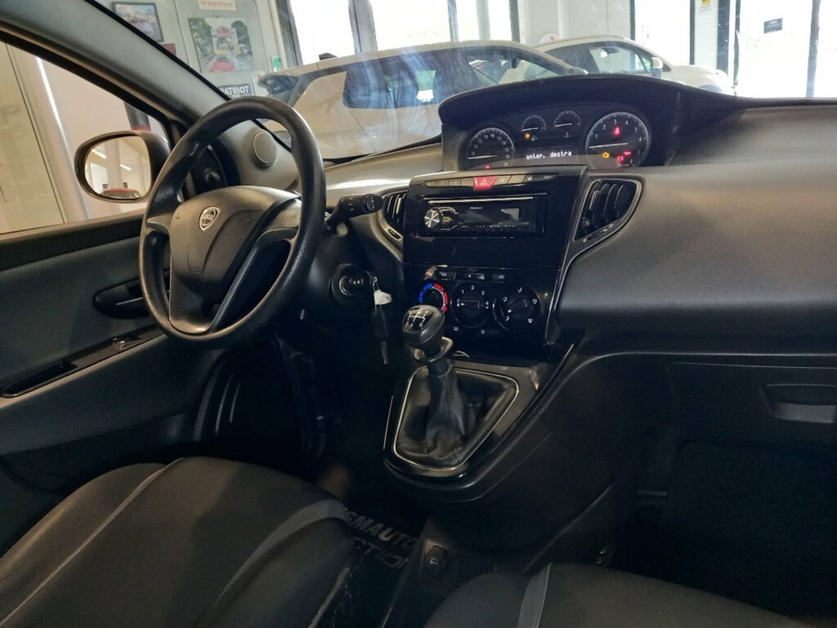 Lancia Ypsilon 1.2 69 CV 5 porte Silver (17)