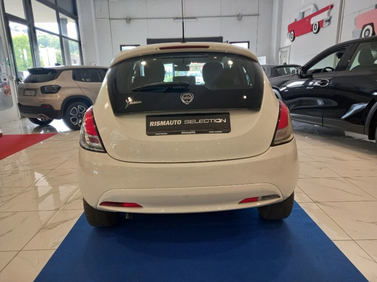 Lancia Ypsilon 1.2 69 CV 5 porte Silver (5)
