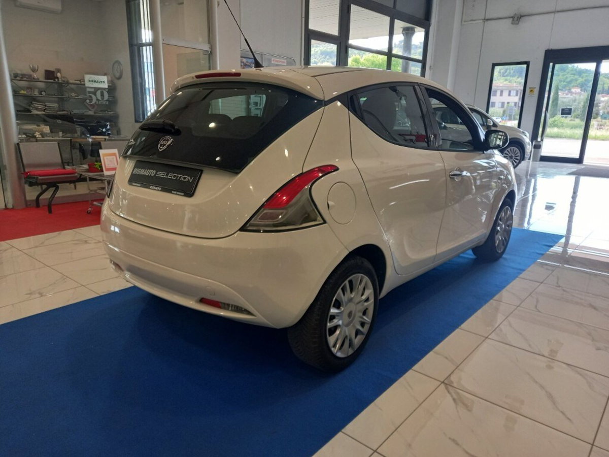 Lancia Ypsilon 1.2 69 CV 5 porte Silver (6)