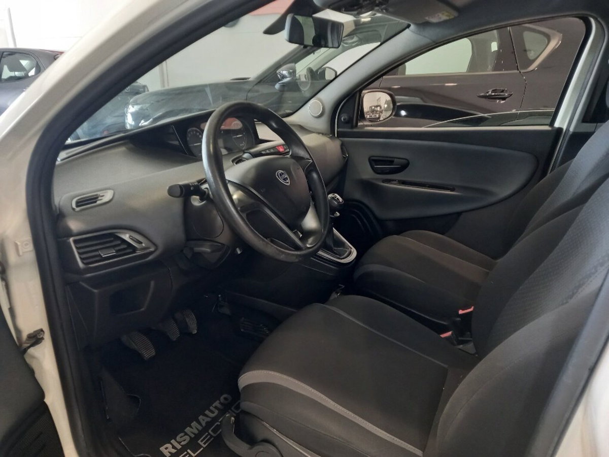 Lancia Ypsilon 1.2 69 CV 5 porte Silver (8)