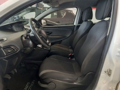Lancia Ypsilon 1.2 69 CV 5 porte Silver (9)