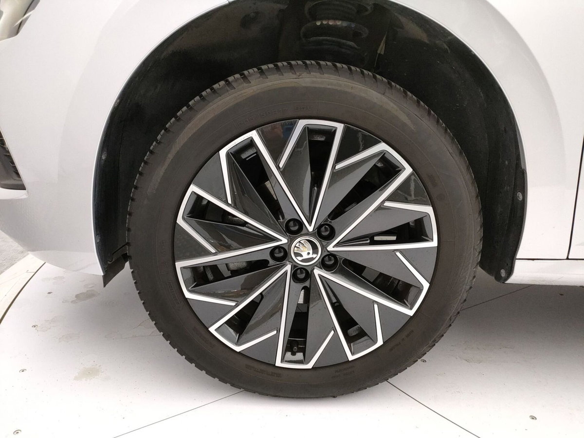 Skoda Kamiq 1.0 tsi Black Dots 95cv (10)