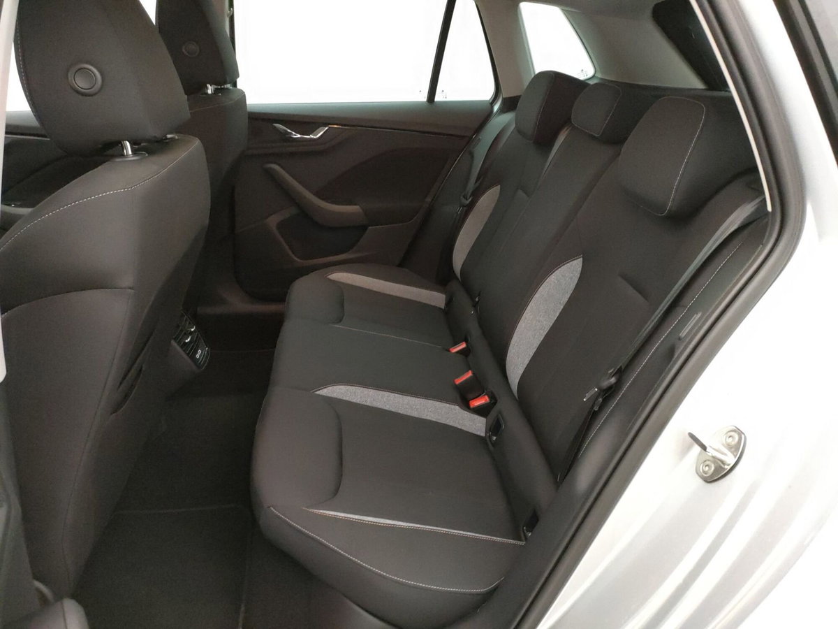 Skoda Kamiq 1.0 tsi Black Dots 95cv (8)