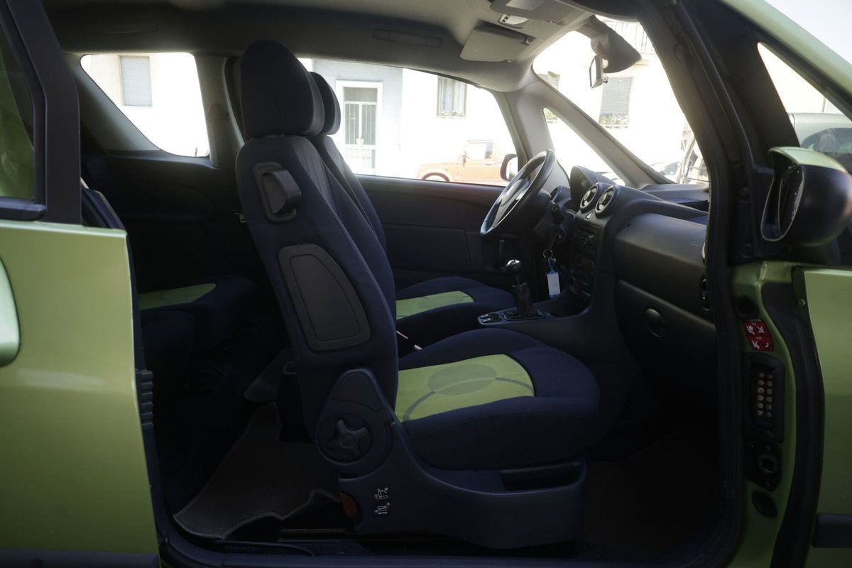 Peugeot 1007 1.4 HDi Happy (10)