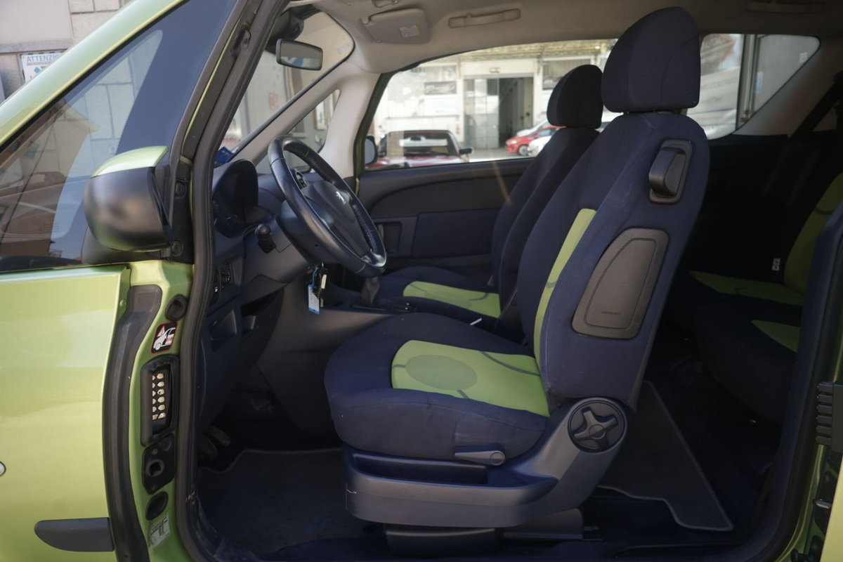 Peugeot 1007 1.4 HDi Happy (17)