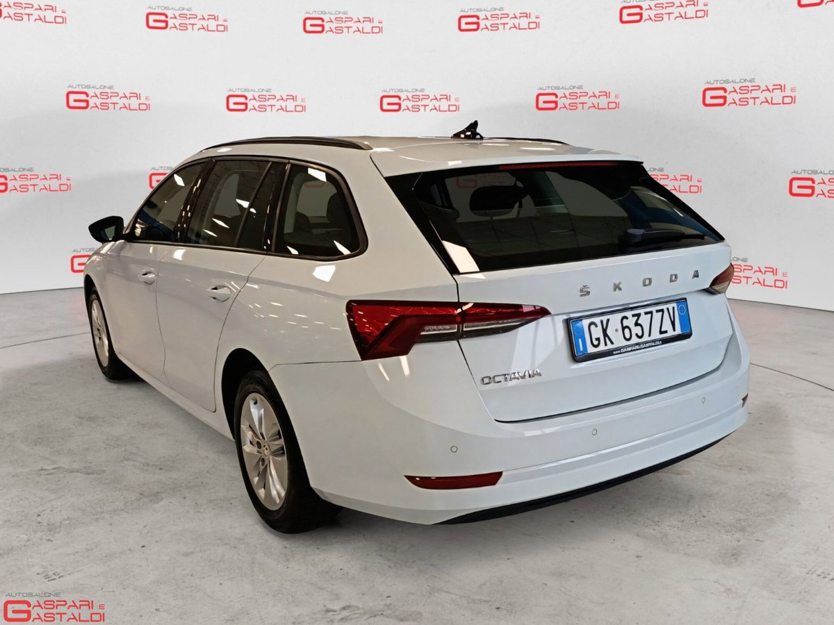 Skoda Octavia Station Wagon 2.0 TDI EVO SCR DSG Wagon Executive (4)