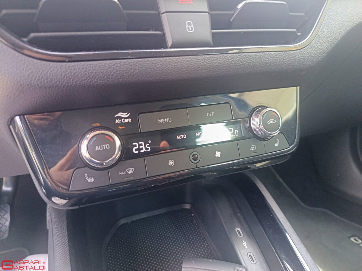 Skoda Kamiq 1.0 tsi Black Dots 115cv dsg (12)