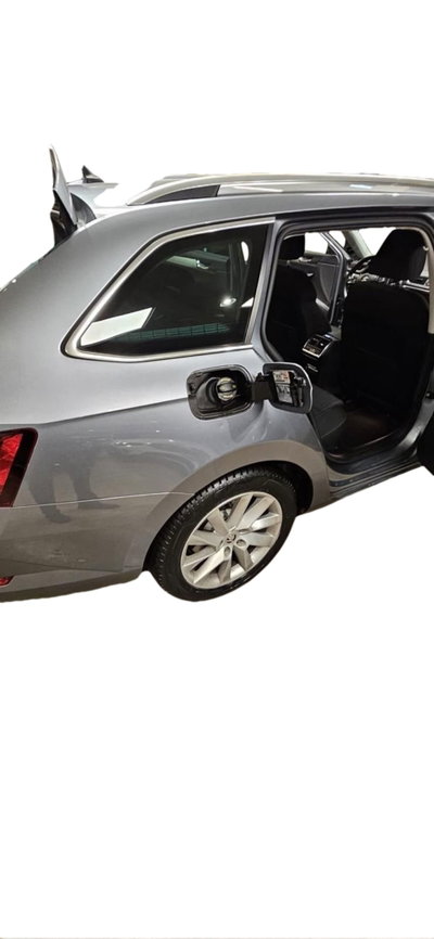 Skoda Superb Station Wagon 2.0 TDI Wagon Executive (2)