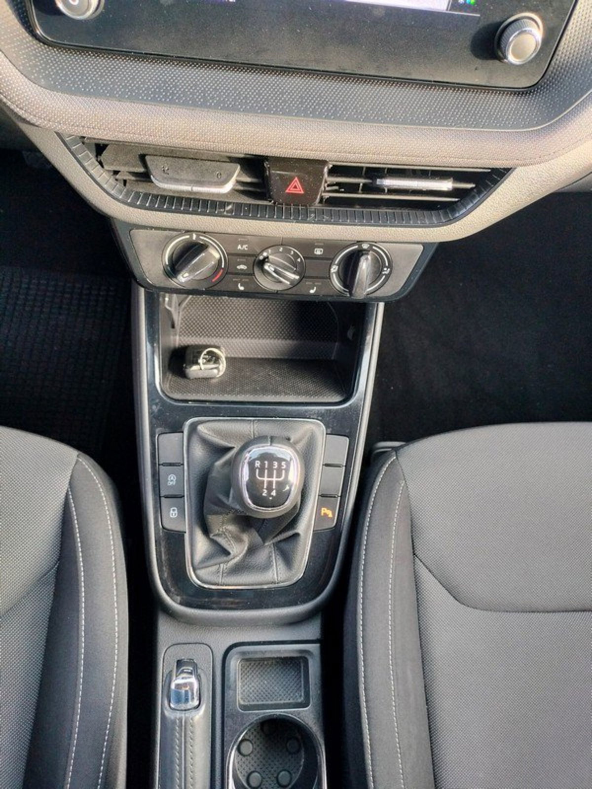 Skoda Fabia 1.0 mpi evo Young Edition 80cv (18)