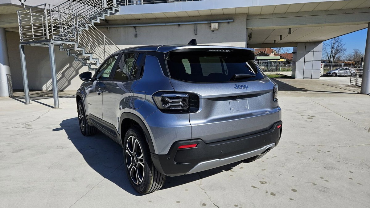 Jeep Avenger 1.2 turbo e-hybrid mhev Summit fwd 110cv edct6 (10)