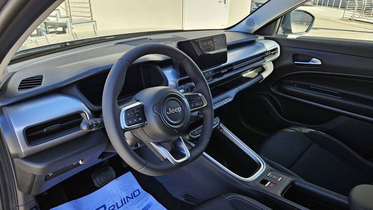 Jeep Avenger 1.2 turbo e-hybrid mhev Summit fwd 110cv edct6 (13)