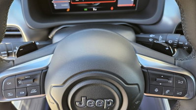 Jeep Avenger 1.2 turbo e-hybrid mhev Summit fwd 110cv edct6 (16)