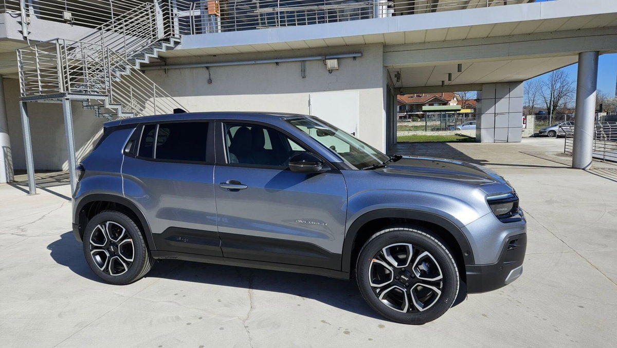 Jeep Avenger 1.2 turbo e-hybrid mhev Summit fwd 110cv edct6 (6)
